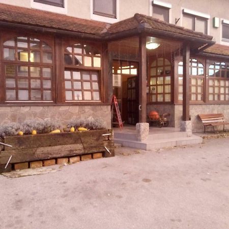 Gostilna Ulcar Hotel Ig Bagian luar foto