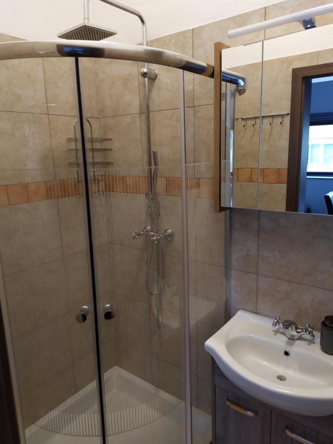 Gostilna Ulcar Hotel Ig Bagian luar foto