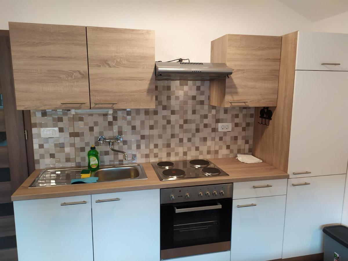 Gostilna Ulcar Hotel Ig Bagian luar foto