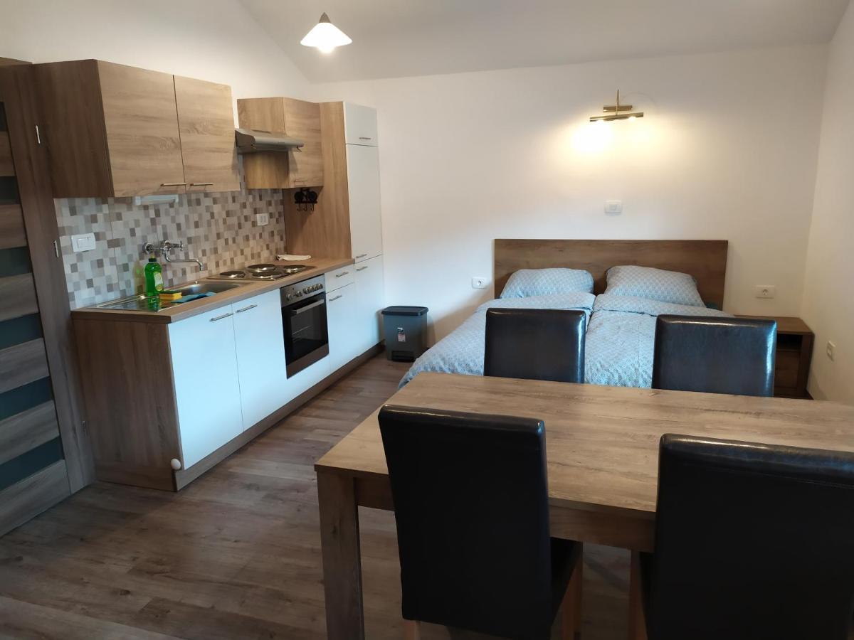 Gostilna Ulcar Hotel Ig Bagian luar foto