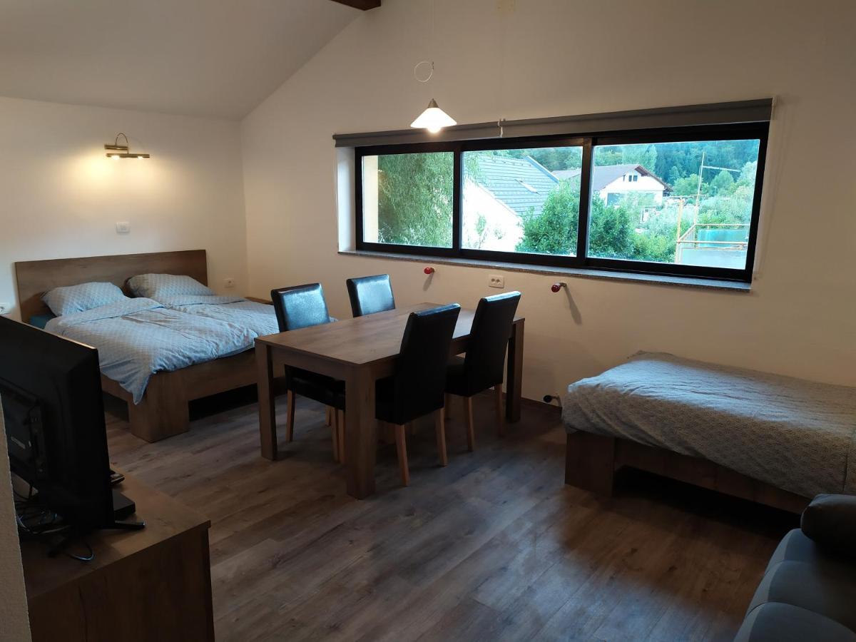 Gostilna Ulcar Hotel Ig Bagian luar foto