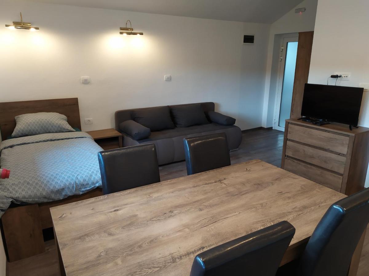 Gostilna Ulcar Hotel Ig Bagian luar foto