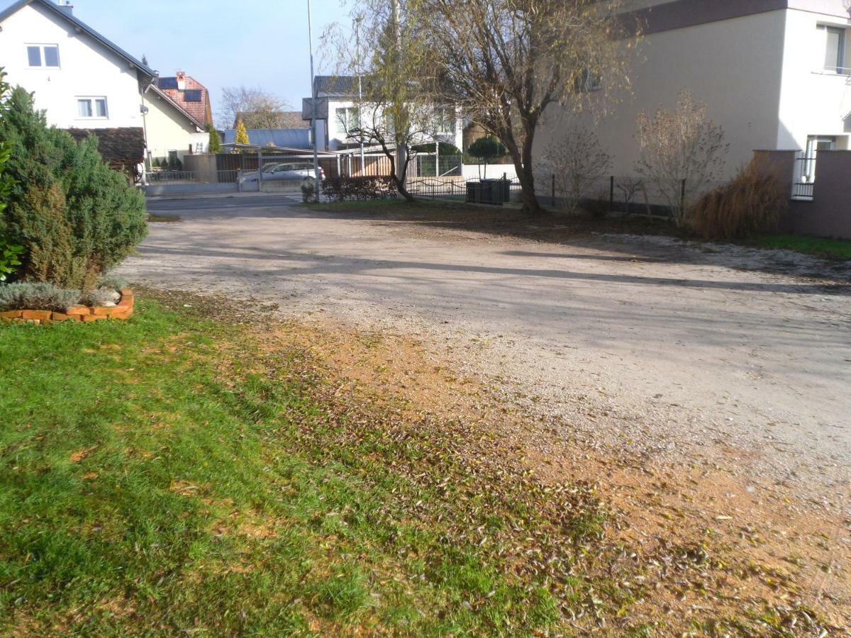 Gostilna Ulcar Hotel Ig Bagian luar foto