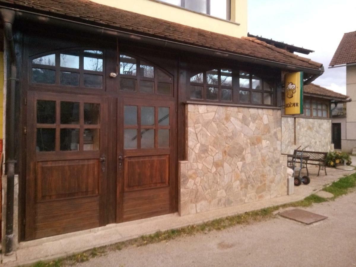 Gostilna Ulcar Hotel Ig Bagian luar foto