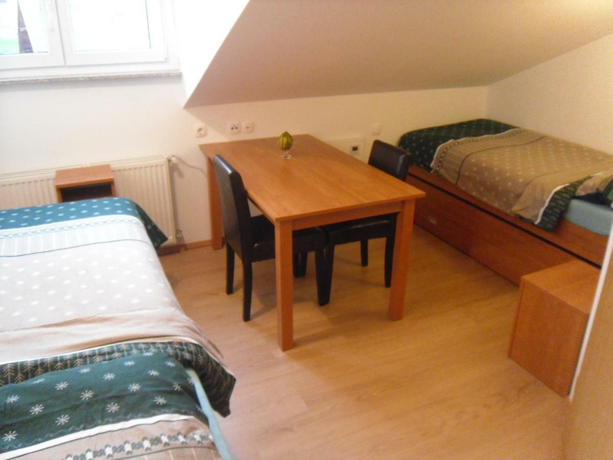 Gostilna Ulcar Hotel Ig Bagian luar foto